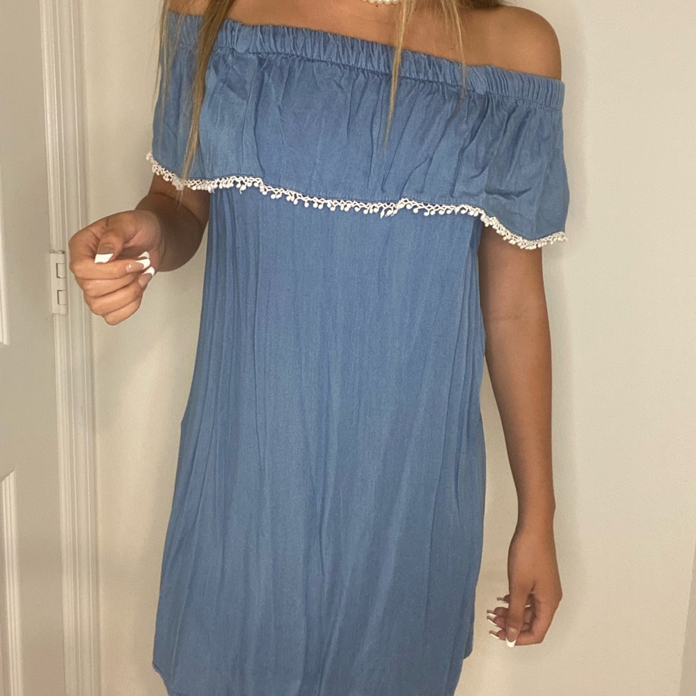 Off the shoulders flowy dress